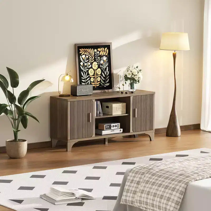 Meuble TV Mid-Century Modern pour téléviseurs de 32 à 65 pouces avec portes cannelées