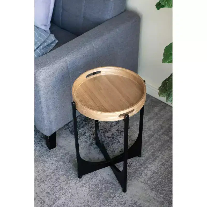 Table d'appoint à plateau marron avec piètement géométrique noir