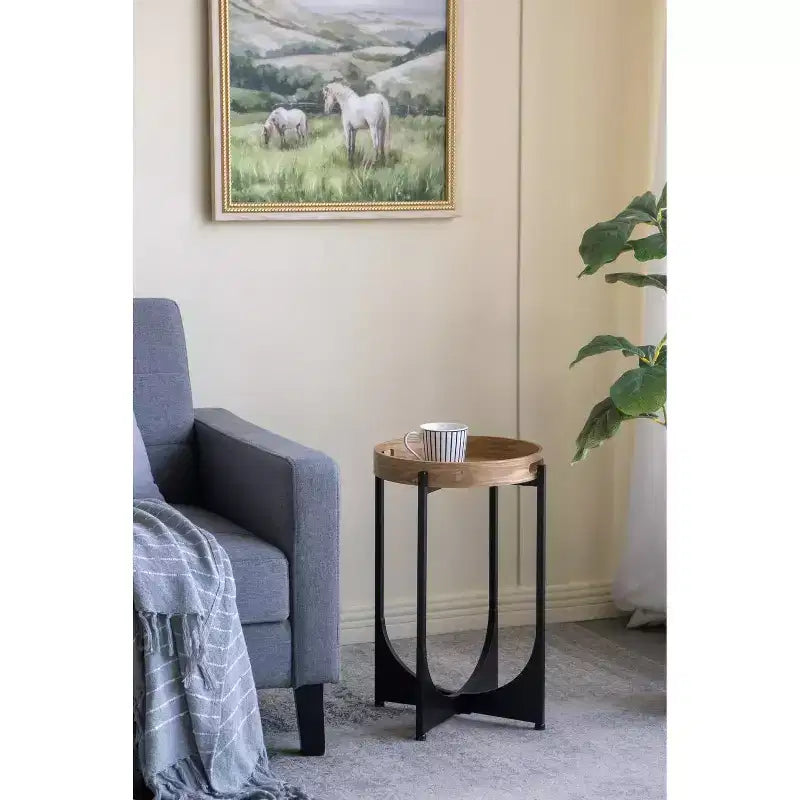 Table d'appoint à plateau marron avec piètement géométrique noir