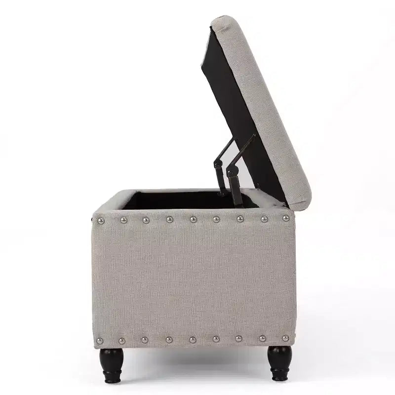 Banc coffre de rangement moderne décoré de clous décoratifs, avec grand espace de rangement