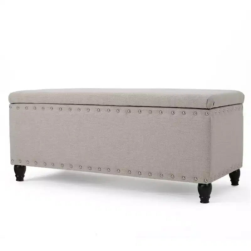 Banc coffre de rangement moderne décoré de clous décoratifs, avec grand espace de rangement