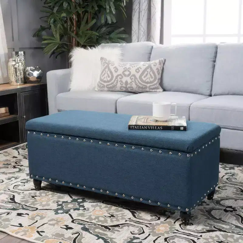 Banc coffre de rangement moderne décoré de clous décoratifs, avec grand espace de rangement