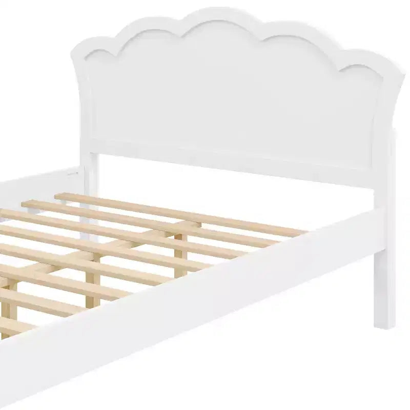 Lit plateforme moderne en bois avec tête de lit