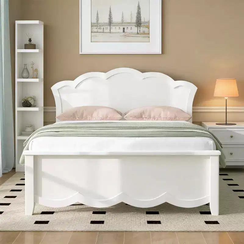 Lit plateforme moderne en bois avec tête de lit