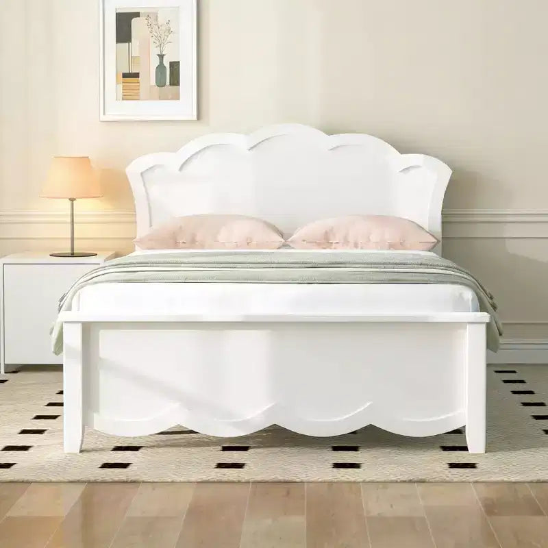 Lit plateforme moderne en bois avec tête de lit
